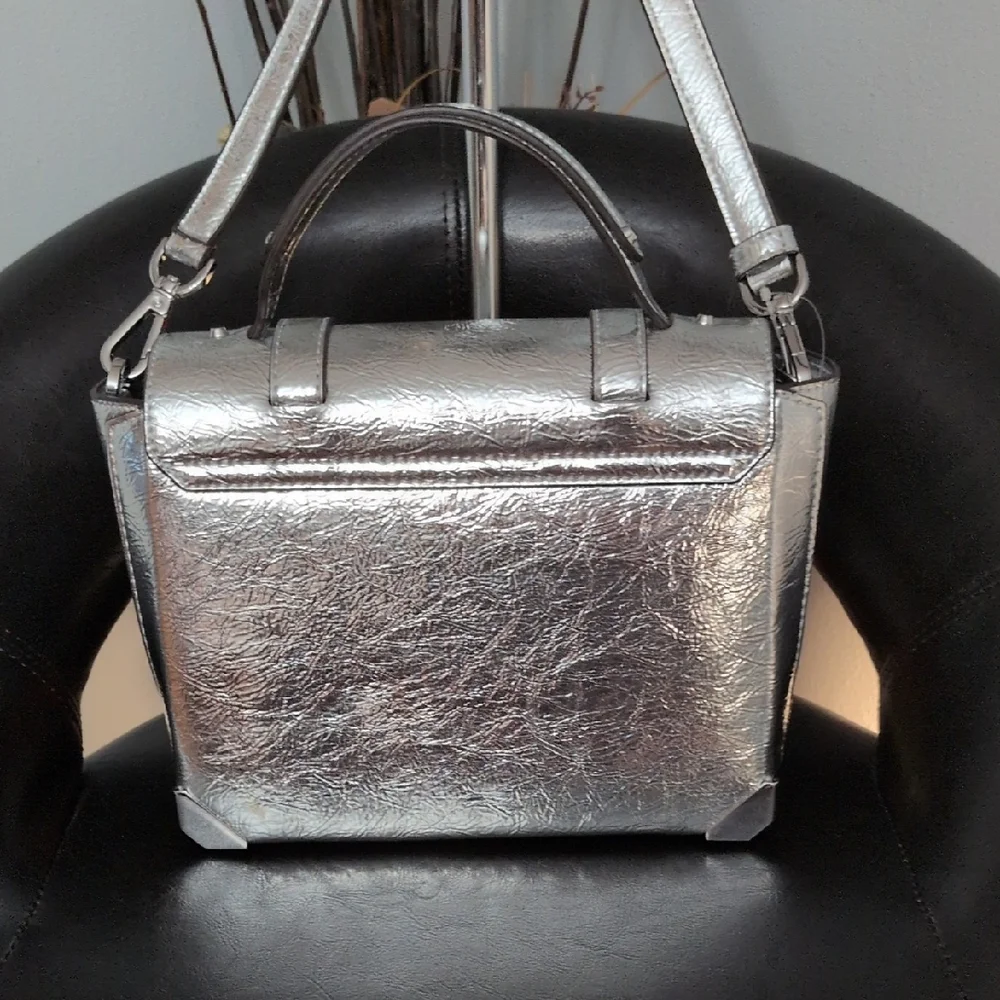 Michael Kors Manhattan Medium Ac Metallic Silver Satchel